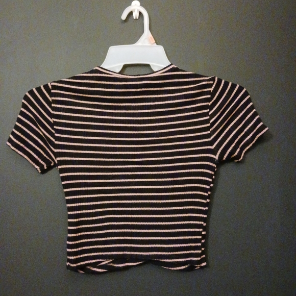 FOREVER 21 PINK AND BLACK SMALL TEE SHIRT - Picture 3 of 3